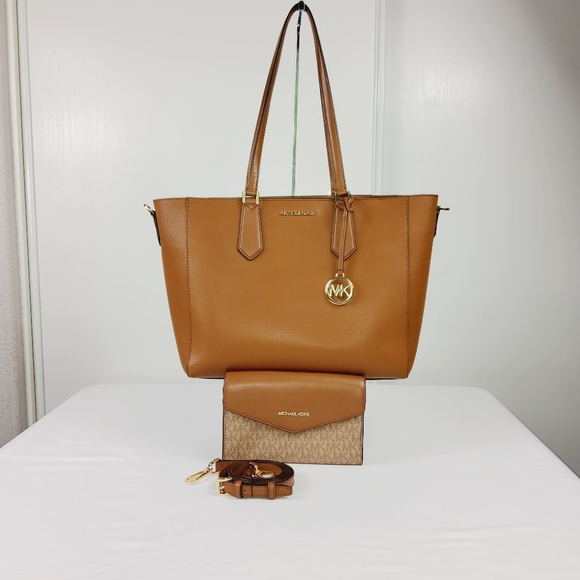 Michael Kors Kimberly Large Leather Tote & Purse Wallet 2 in 1 (Tan) - Picture 5 of 15